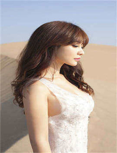 《美女尿尿》