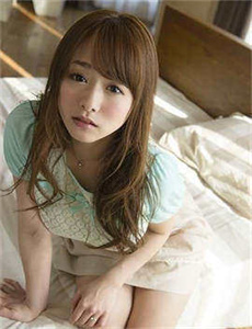《《丰满的女邻居》三级》